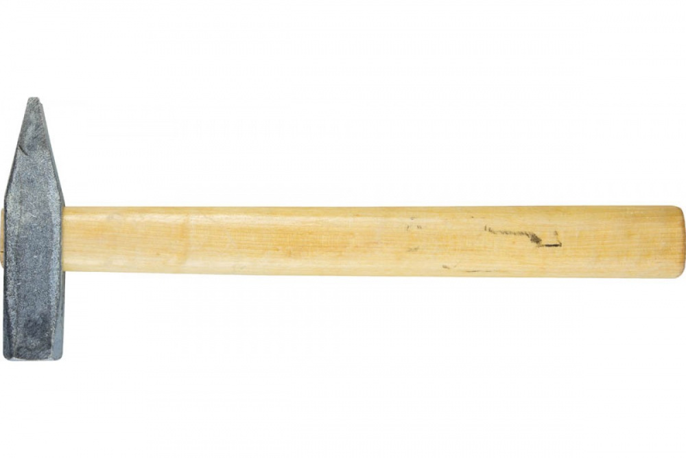 Молоток слесарный НИЗ 600 г, оцинкованный, с деревянной рукояткой.